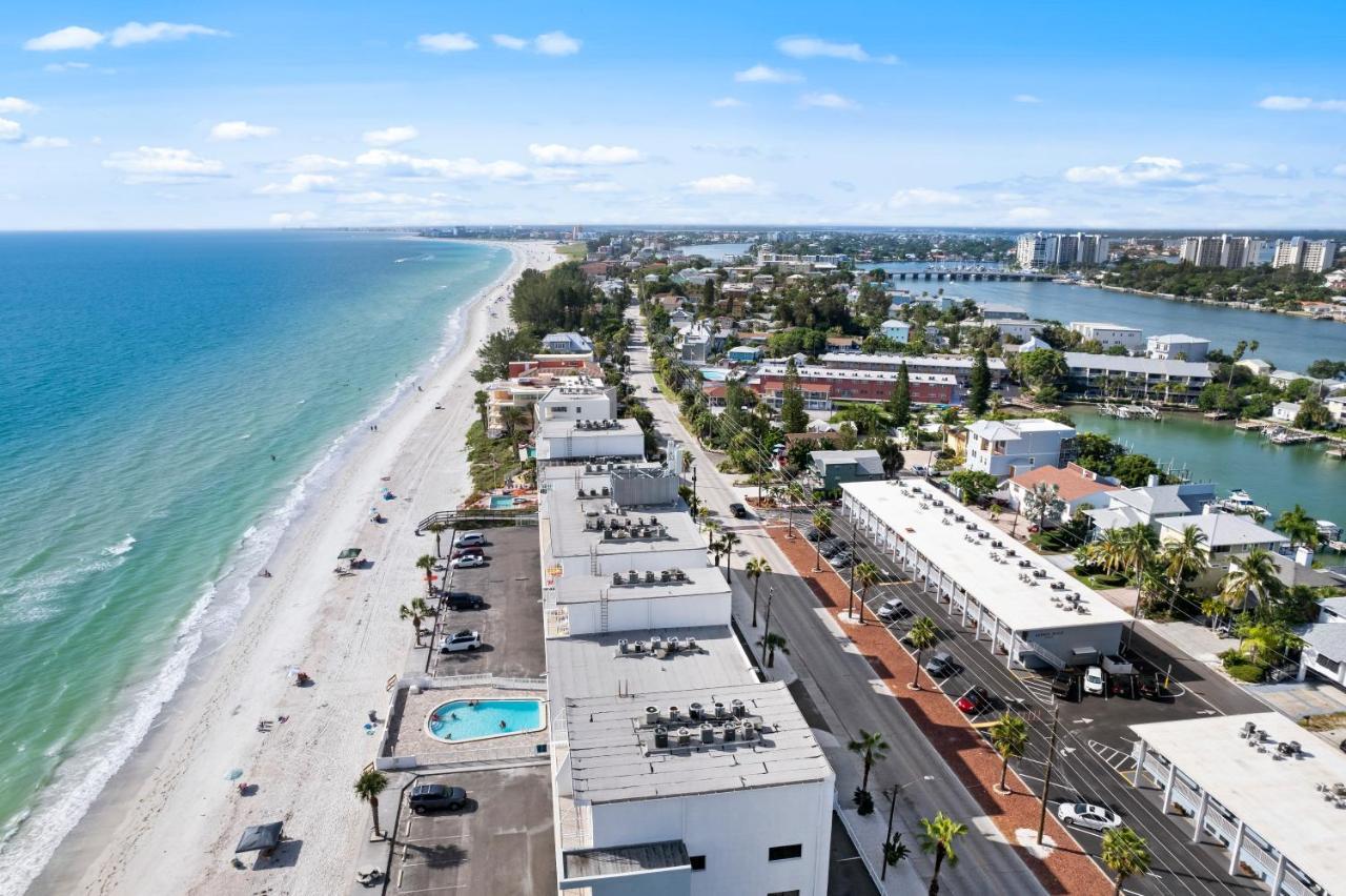 Funshine Sunset Beach St. Pete Beach Exterior photo