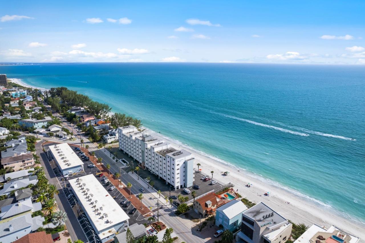 Funshine Sunset Beach St. Pete Beach Exterior photo