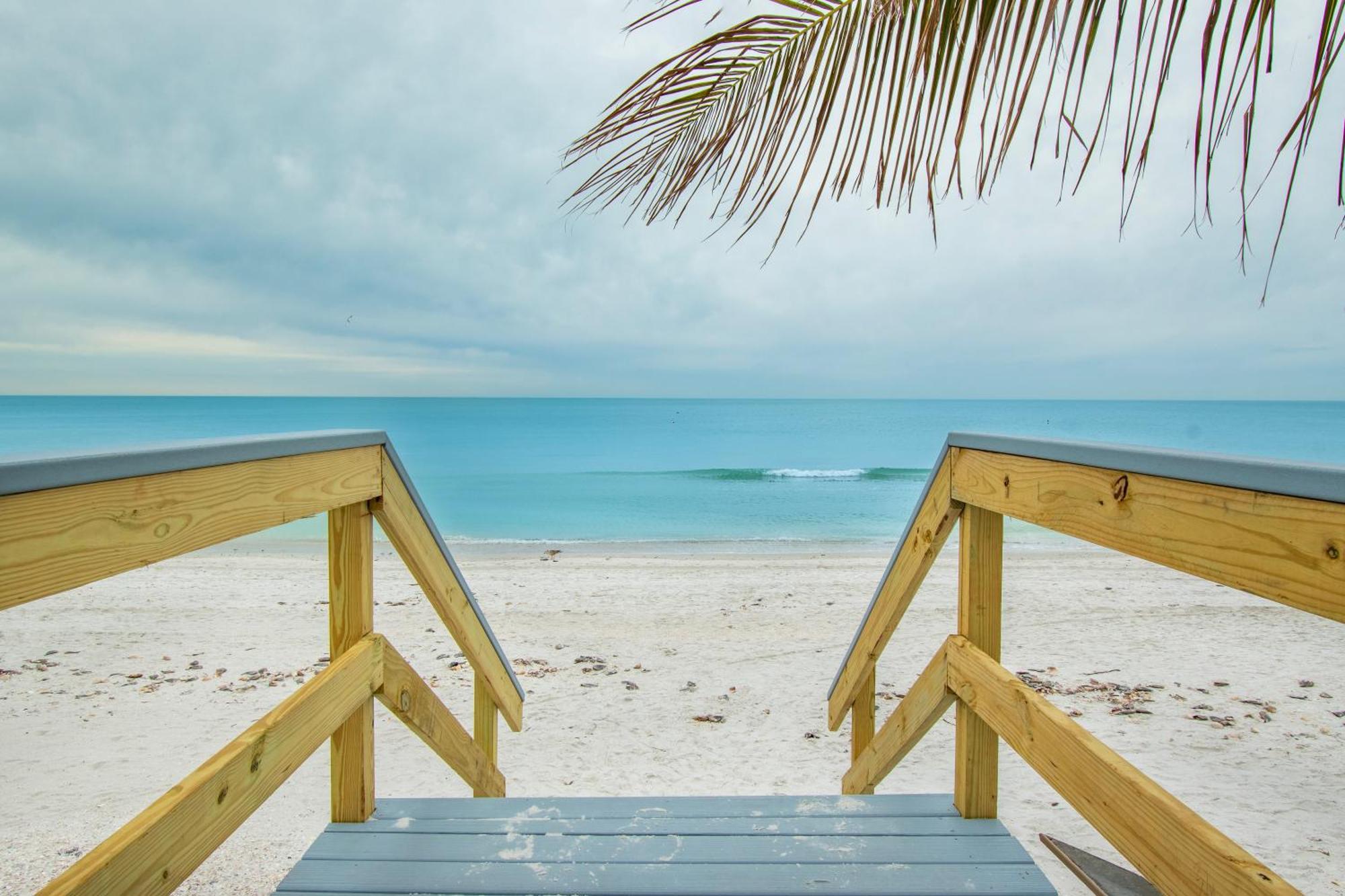 Funshine Sunset Beach St. Pete Beach Exterior photo