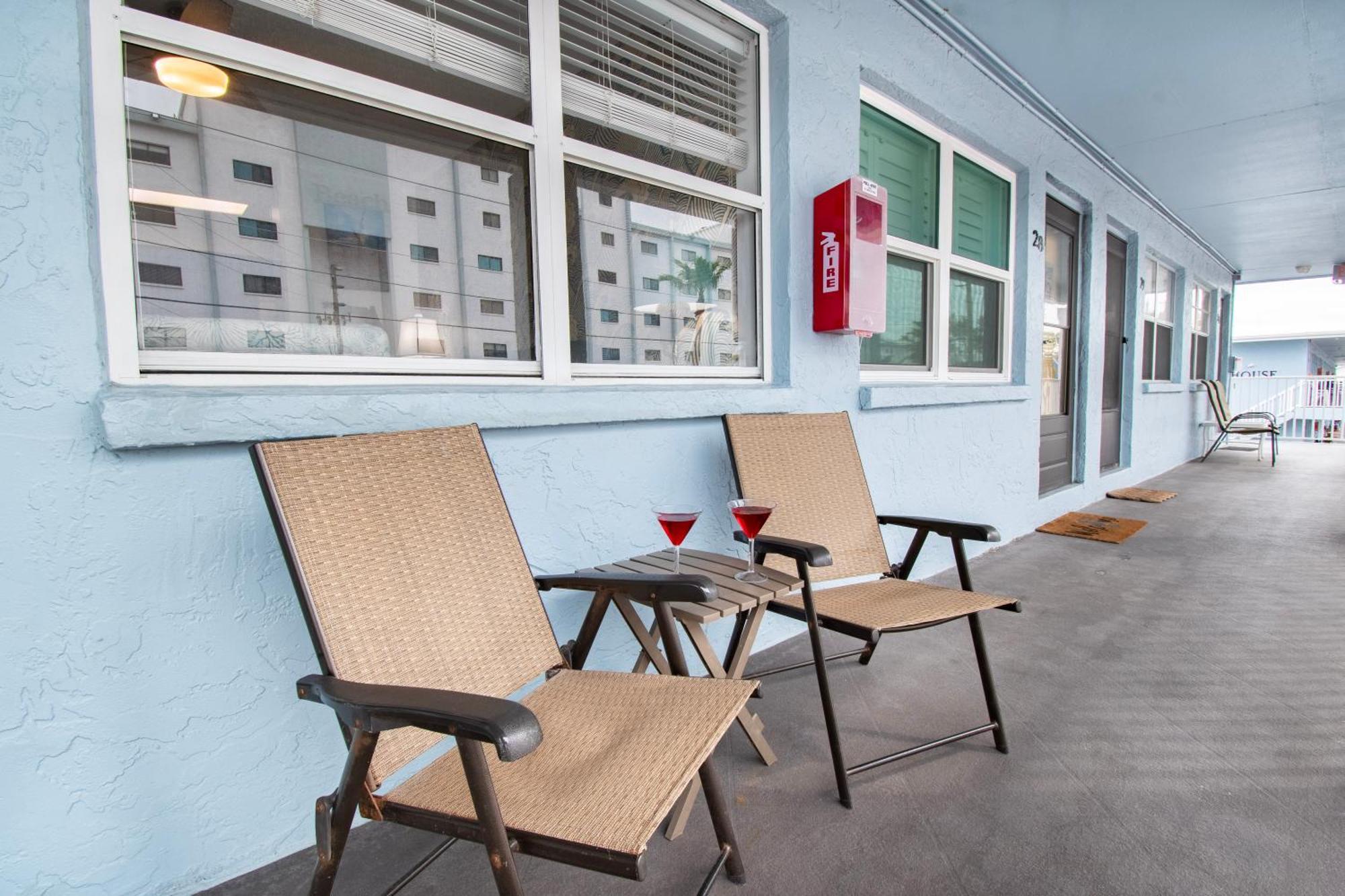 Funshine Sunset Beach St. Pete Beach Exterior photo