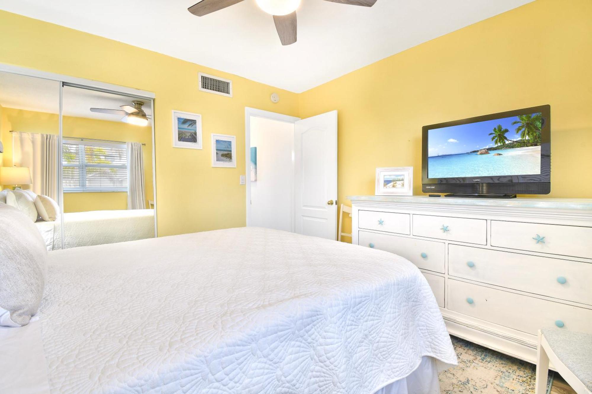 Funshine Sunset Beach St. Pete Beach Exterior photo